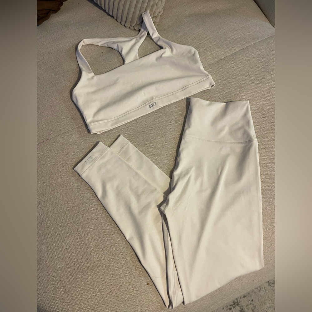 SET Active White Bra + Leggings